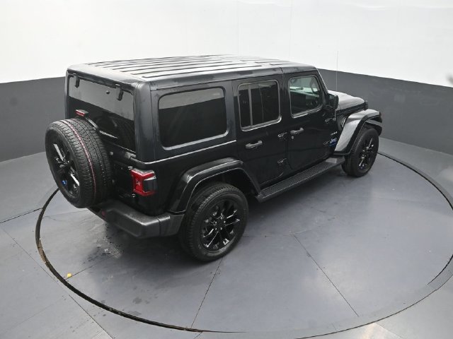 Used 2023 Jeep Wrangler Unlimited Sahara w/ Cold Weather Group AWD/4WD image 17