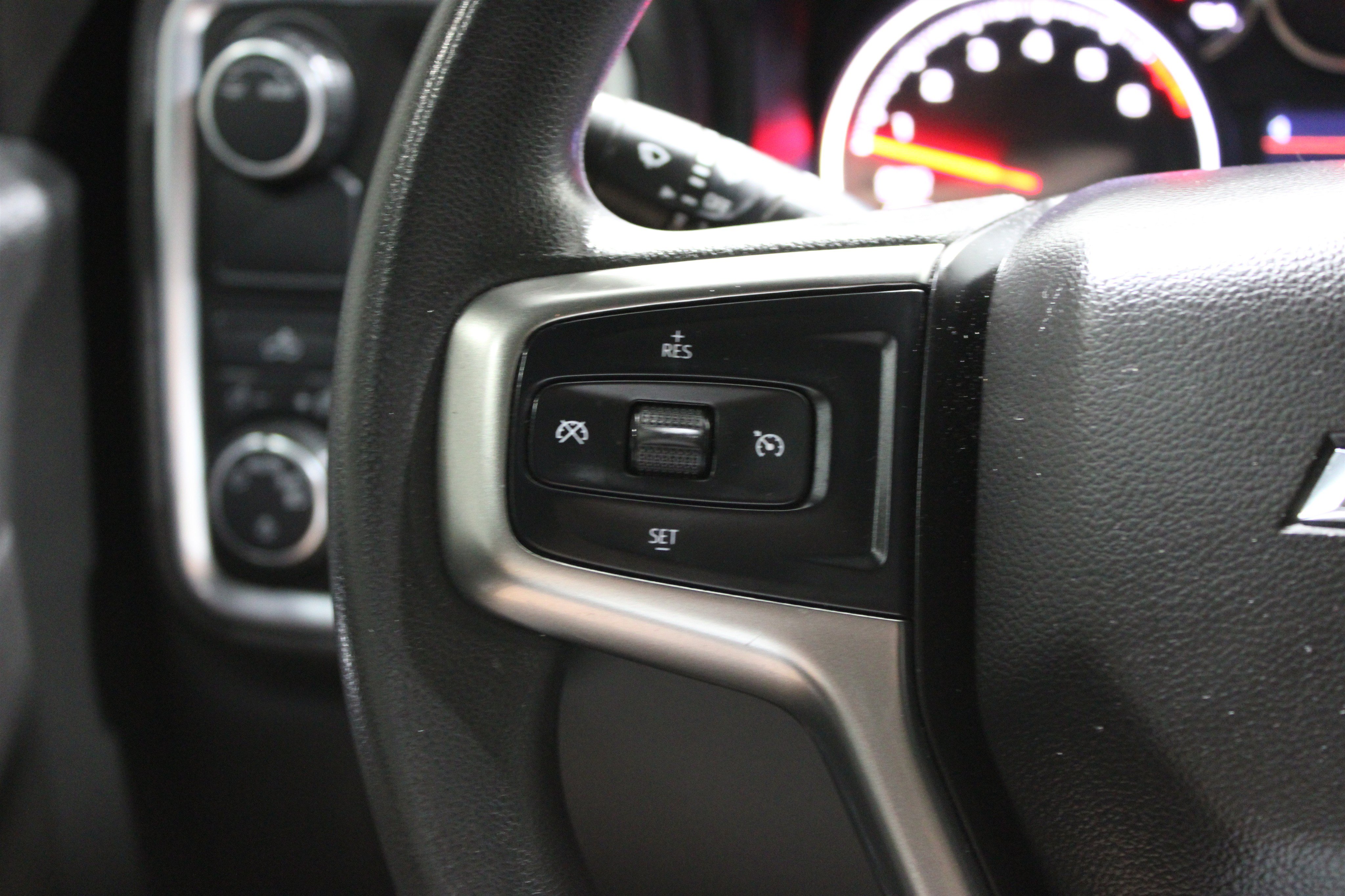 Used 2020 Chevrolet Silverado 1500 LT RWD image 9