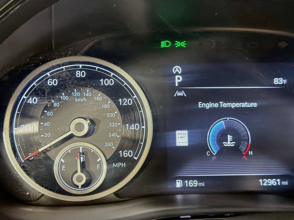 Used 2025 Genesis GV70 2.5T AWD/4WD image 12