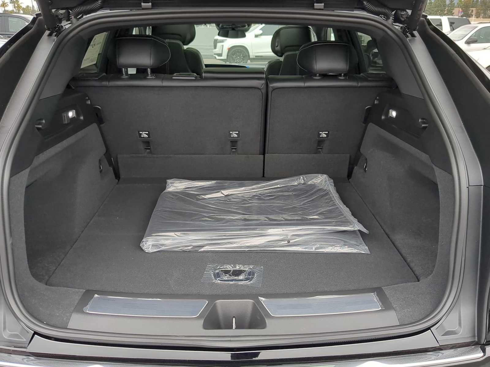 Certified 2024 Cadillac Lyriq Luxury AWD/4WD image 23