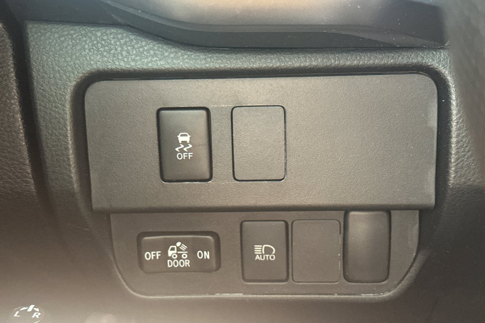 Certified 2023 Toyota Tacoma SR5 w/ Technology Package AWD/4WD image 30