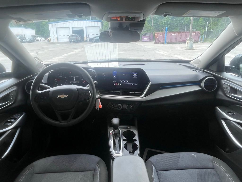 Used 2025 Chevrolet Trax LS FWD image 8