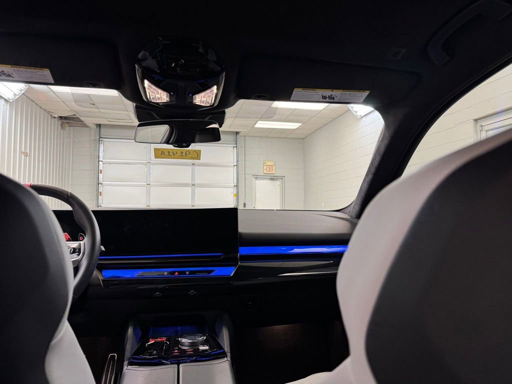 Used 2025 BMW M5 w/ Carbon Package image 24