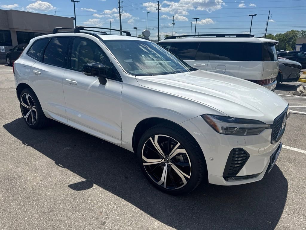 Used 2025 Volvo XC60 B5 Ultra w/ Protection Package Premier AWD/4WD image 3