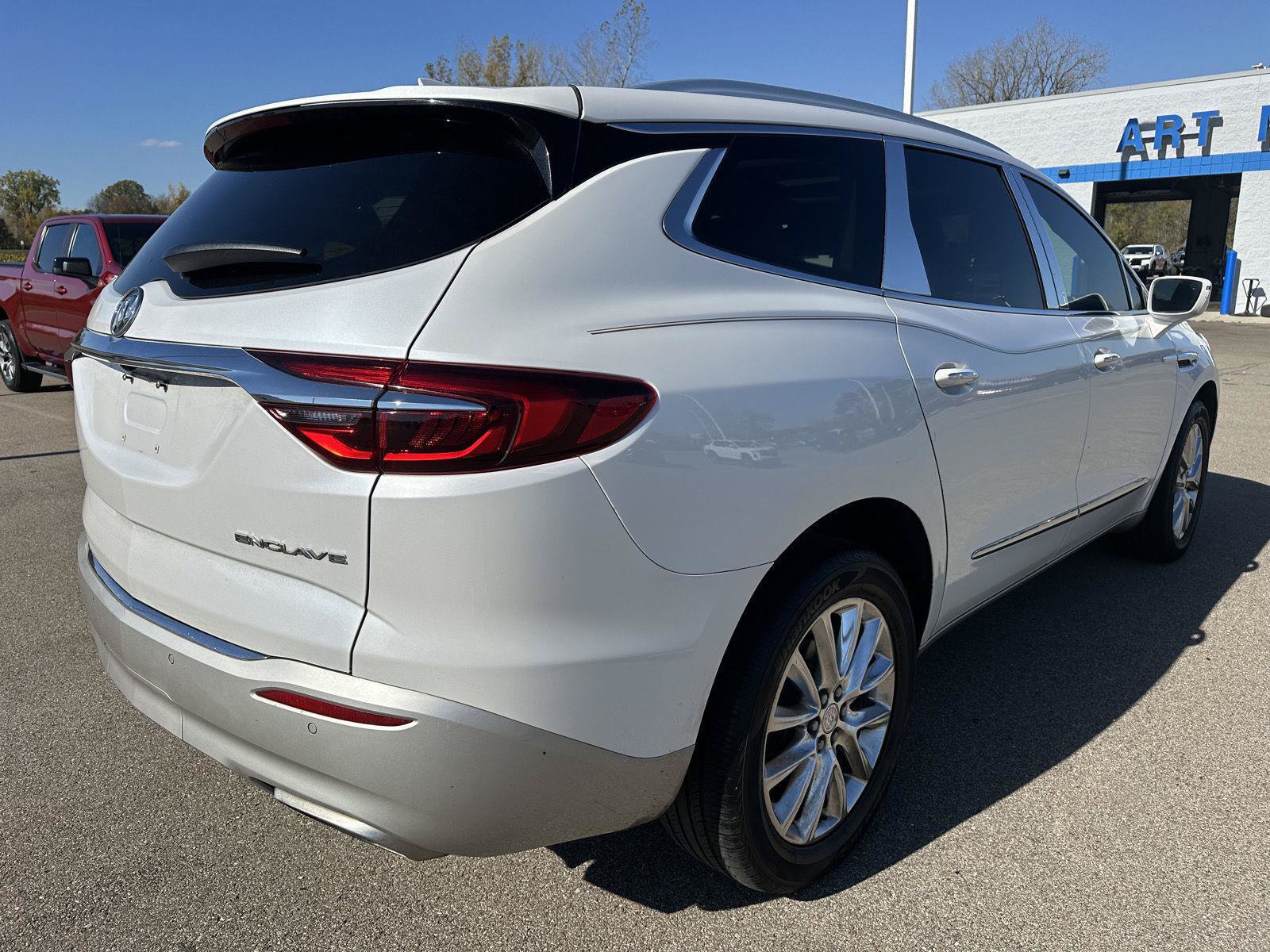 Used 2019 Buick Enclave Premium w/ Experience Buick Package FWD image 5