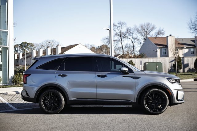 Used 2023 Kia Sorento EX image 3