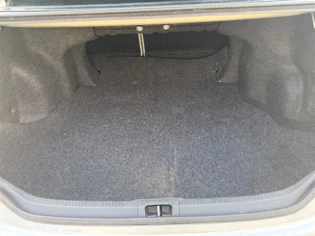 Used 2012 Toyota Camry LE FWD image 29