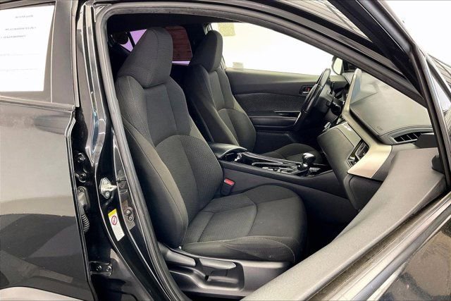 Used 2019 Toyota C-HR XLE FWD image 6