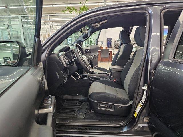 Used 2023 Toyota Tacoma TRD Sport AWD/4WD image 32