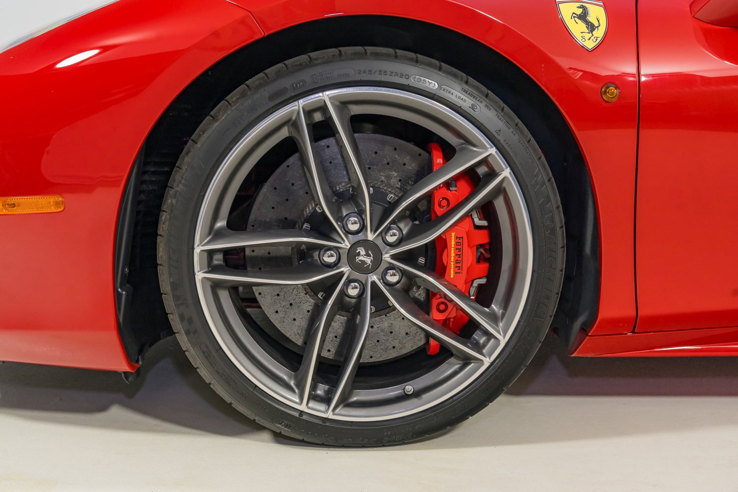 Used 2018 Ferrari 488 GTB RWD image 12