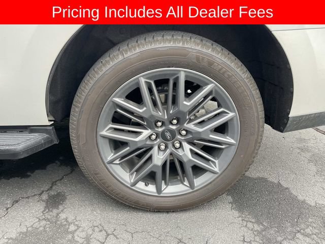 Used 2026 Ford Expedition Platinum w/ Stealth Appearance Package AWD/4WD image 3