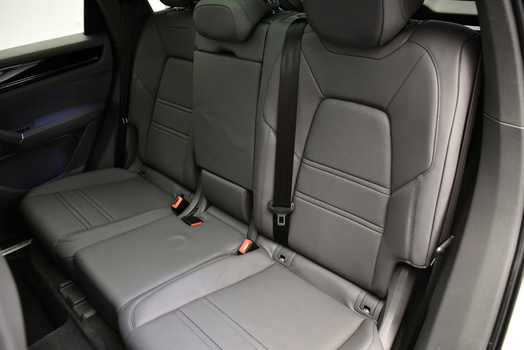 Used 2023 Porsche Cayenne image 46