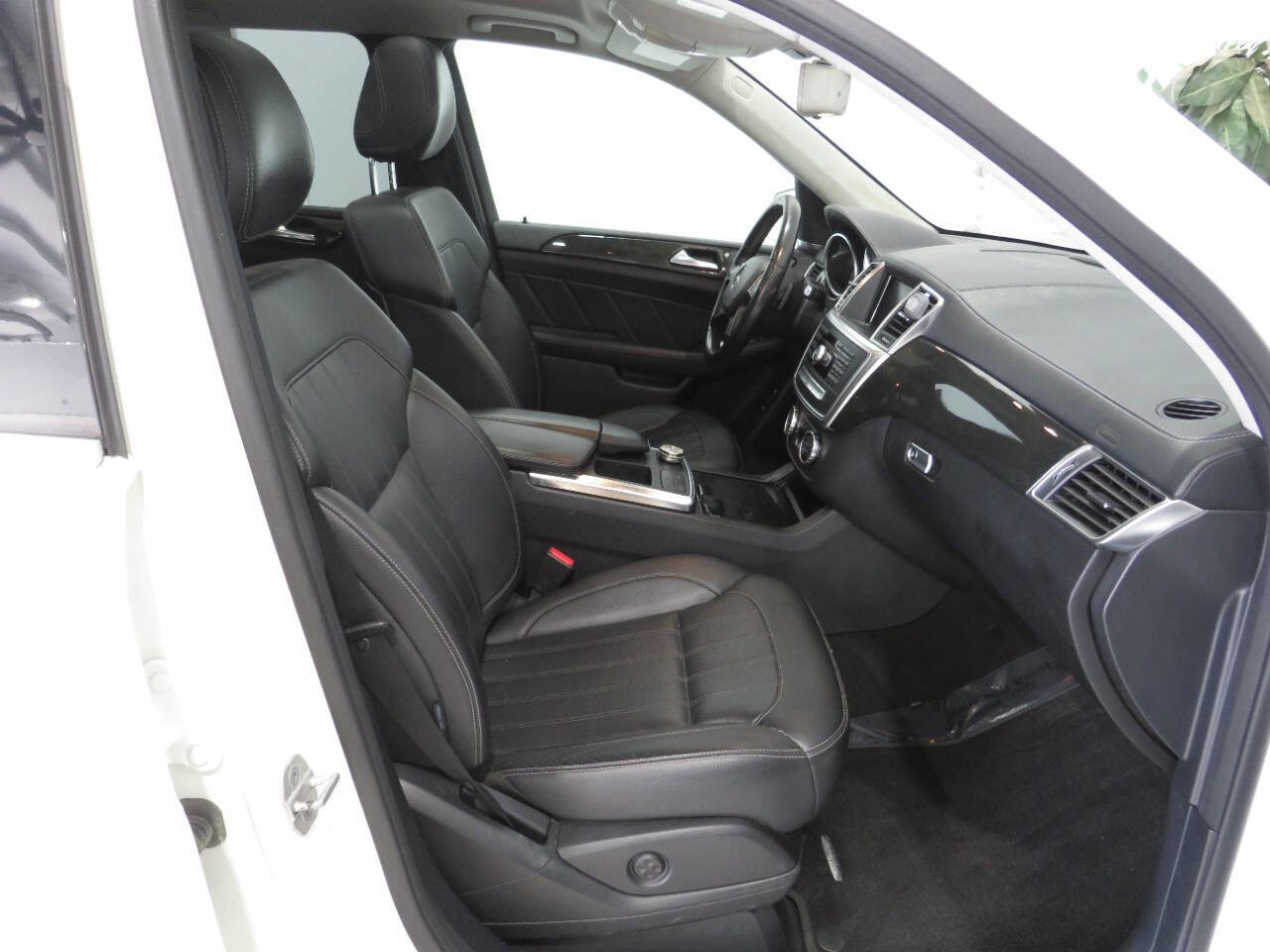 Used 2016 Mercedes-Benz GL 450 4MATIC w/ Premium I Package image 10
