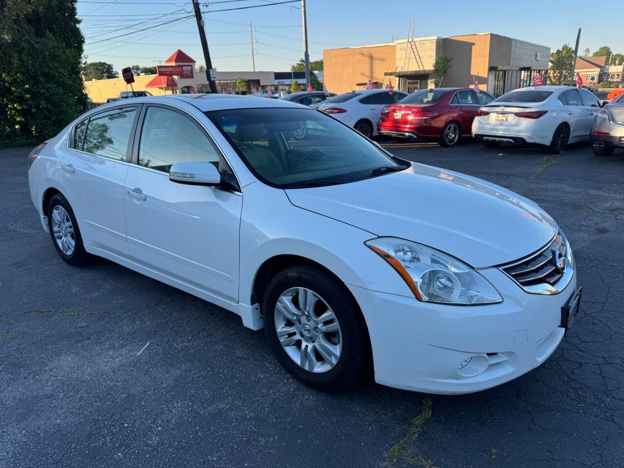 Used 2012 Nissan Altima 2.5 SL w/ 2.5SL Pkg FWD image 2