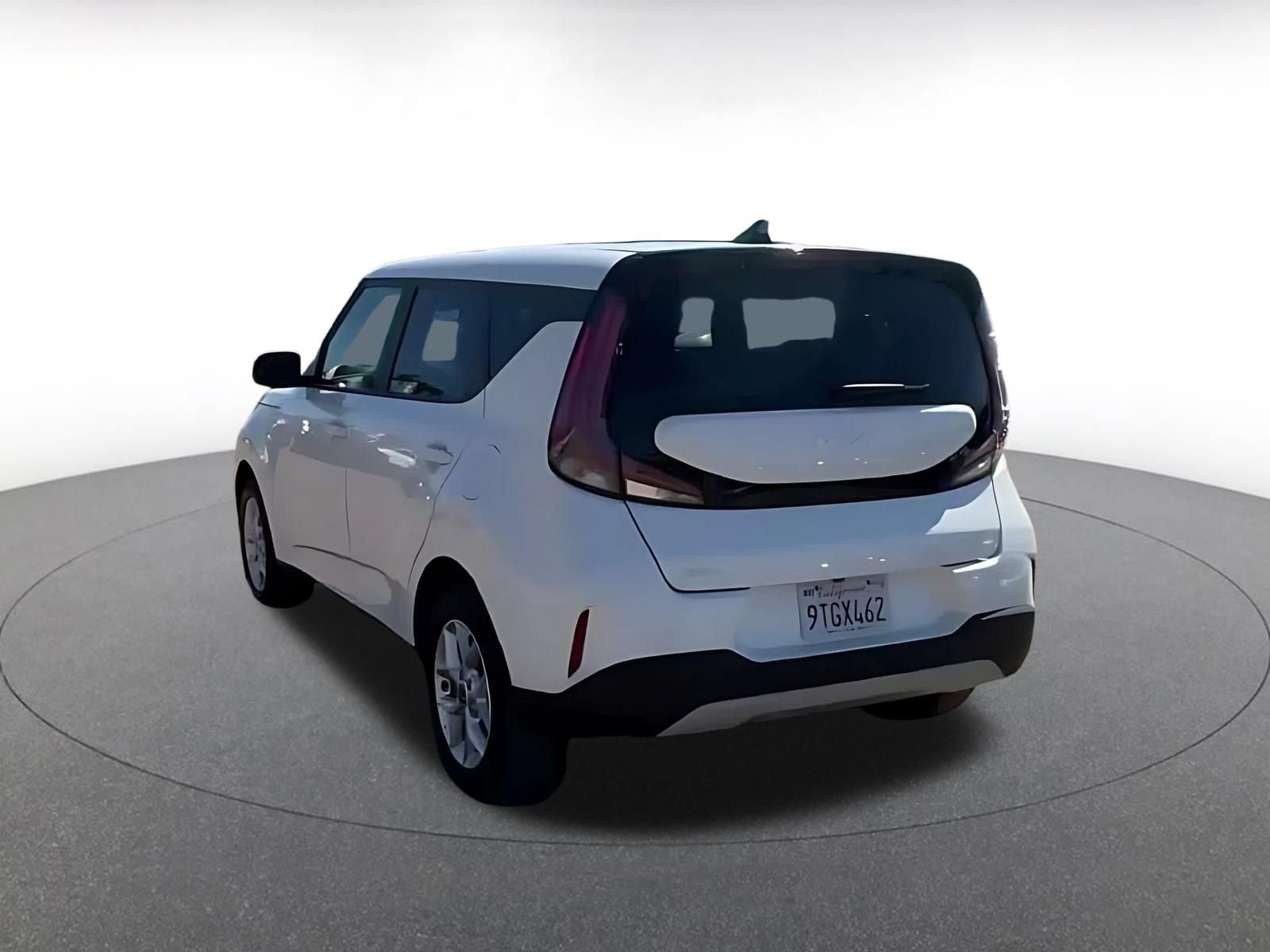 Used 2025 Kia Soul LX w/ LX Technology Package FWD image 10