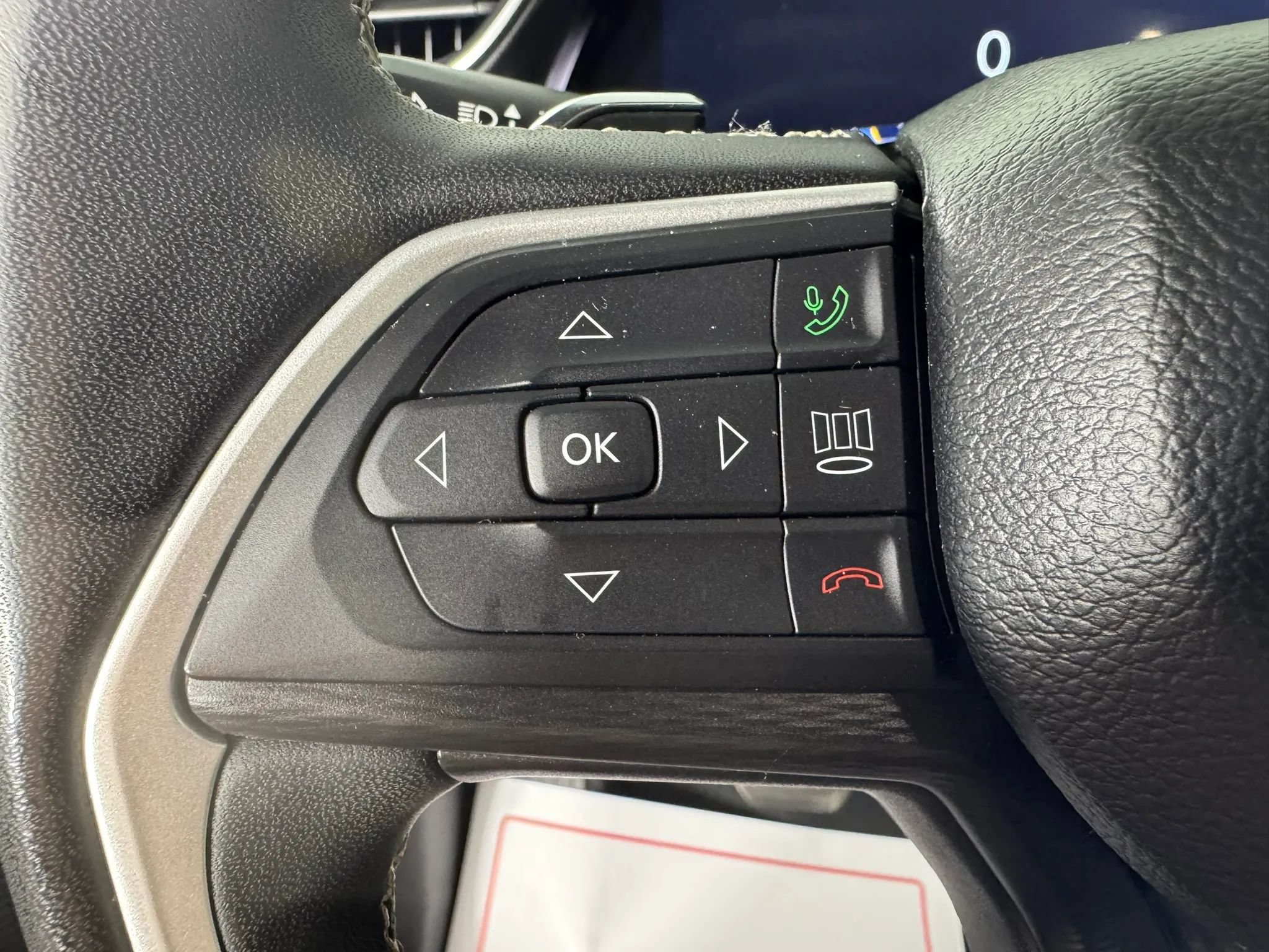 Used 2023 Jeep Grand Cherokee L Laredo AWD/4WD image 15
