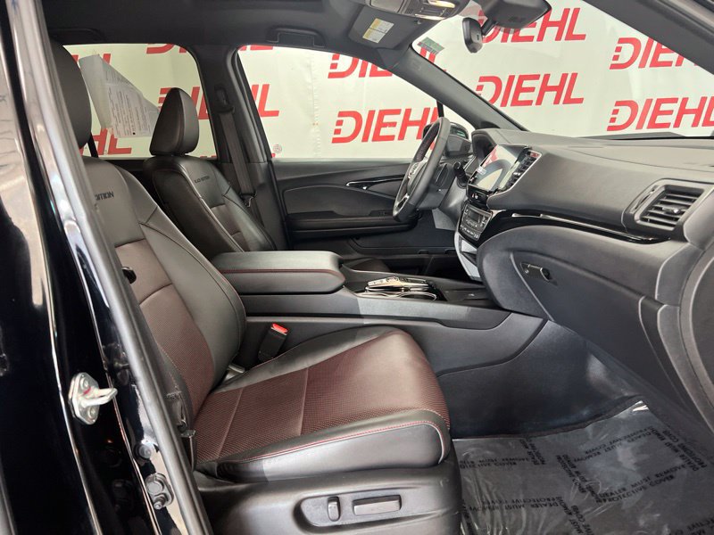 Used 2025 Honda Ridgeline Black Edition image 12