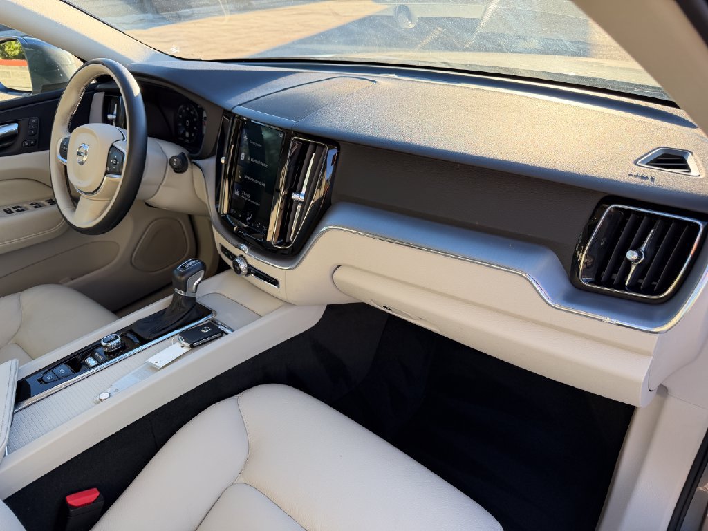 Used 2020 Volvo XC60 T5 Momentum AWD/4WD image 22