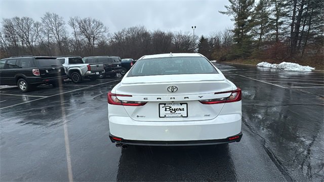 Used 2025 Toyota Camry SE image 30