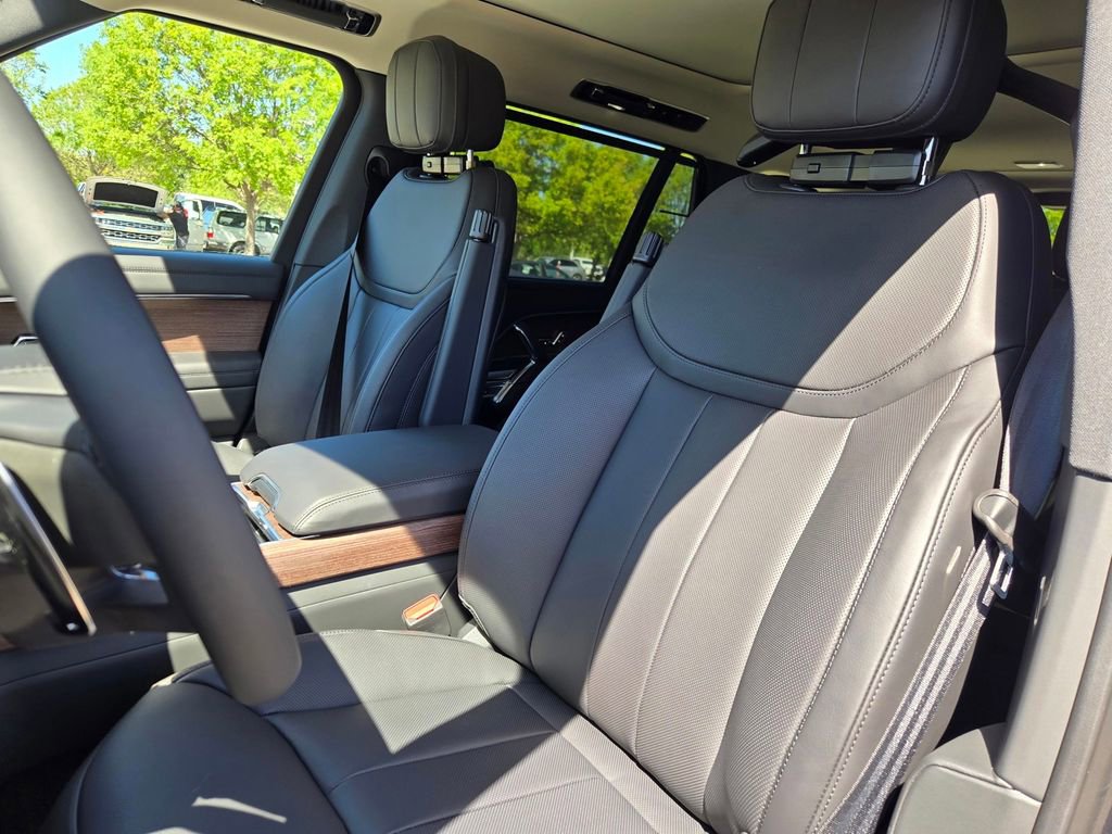 New 2026 Land Rover Range Rover Long Wheelbase SE image 11