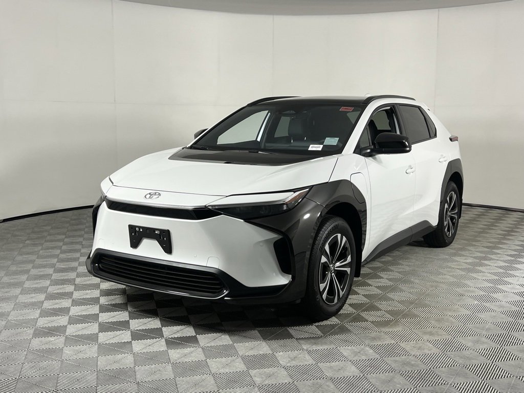 Used 2024 Toyota bZ4X XLE w/ Weather Package image 3