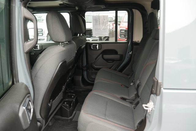 Used 2025 Jeep Gladiator Rubicon w/ Safety Group AWD/4WD image 23