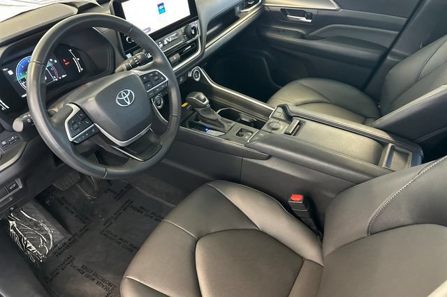 Certified 2025 Toyota Grand Highlander FWD image 12