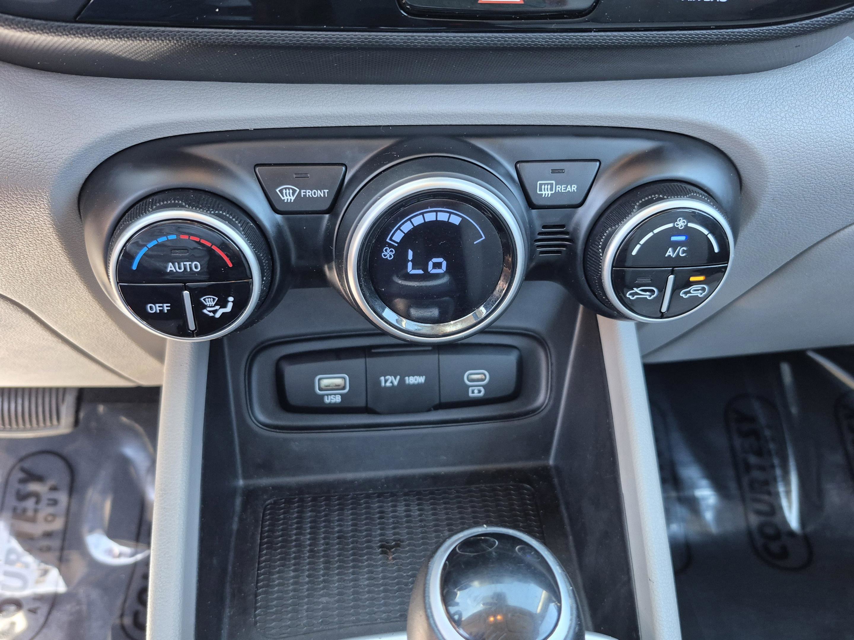 Used 2023 Hyundai Venue SEL FWD image 24