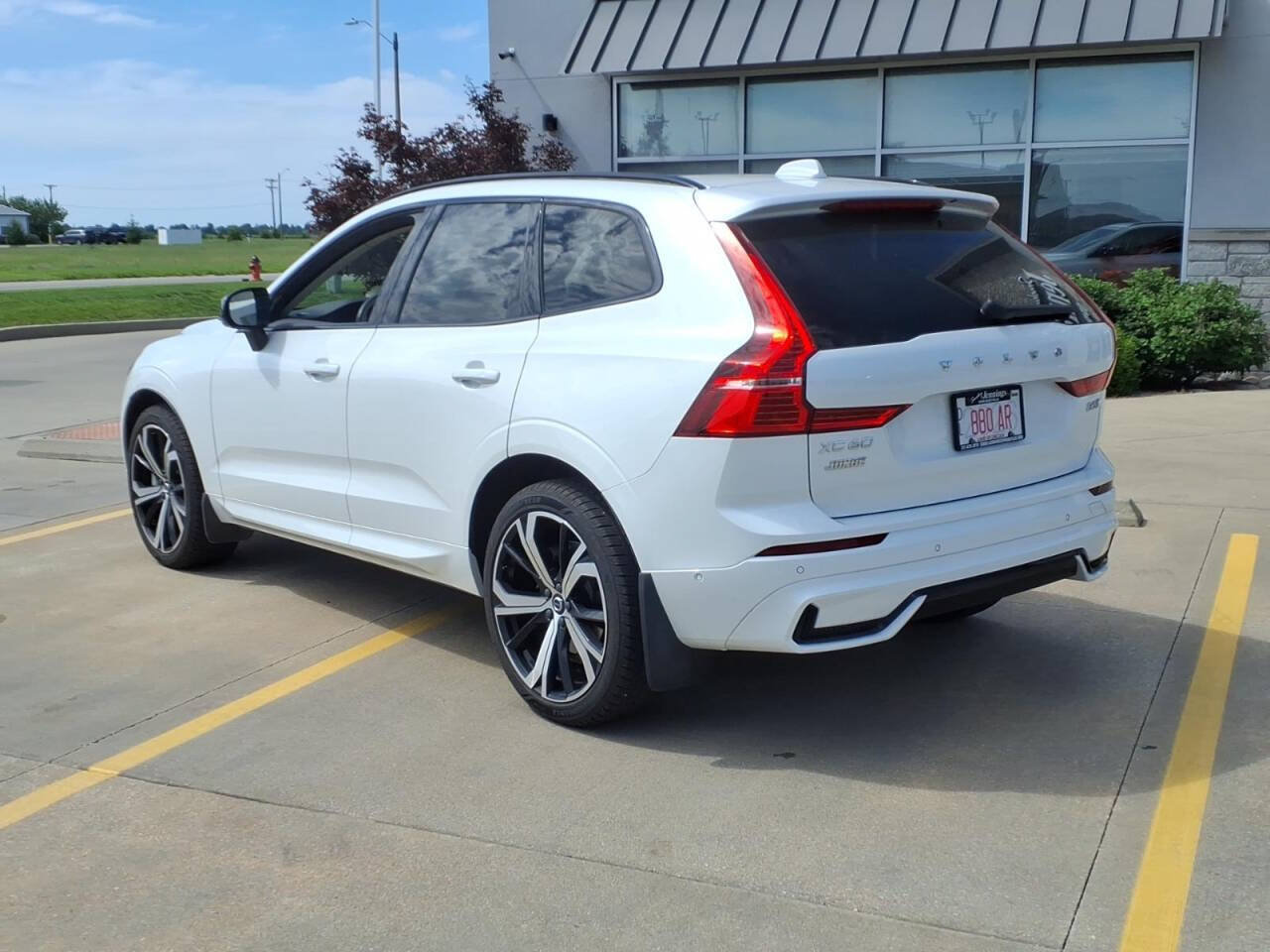 Used 2023 Volvo XC60 B6 Ultimate w/ Climate Package AWD/4WD image 3