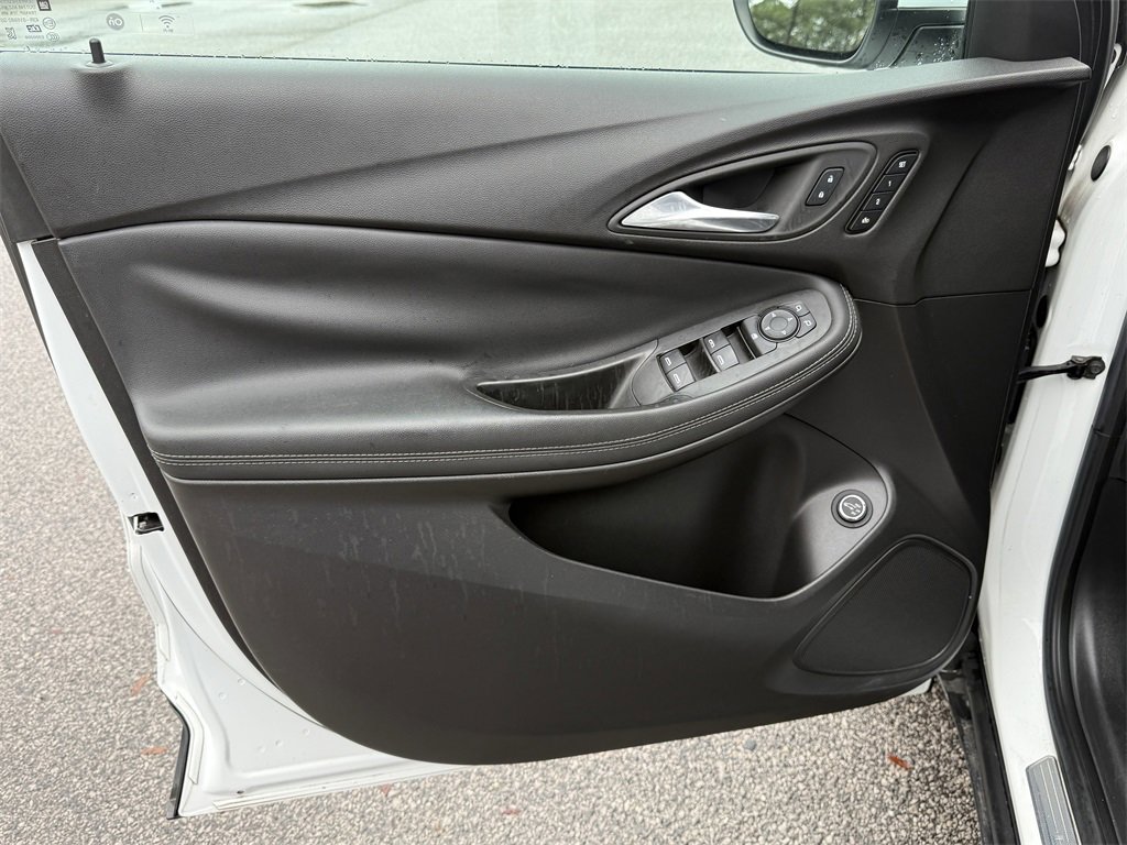 Used 2022 Buick Encore GX Essence w/ Experience Buick Package image 18