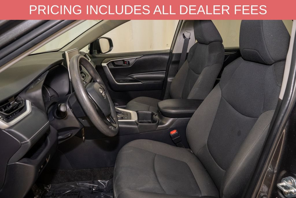 Used 2025 Toyota RAV4 LE AWD/4WD image 9
