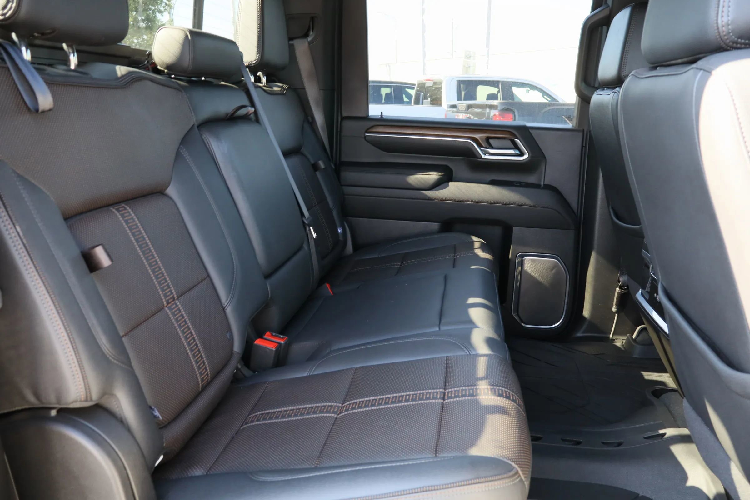 Used 2024 Chevrolet Silverado 2500 High Country w/ High Country Premium Package AWD/4WD image 27
