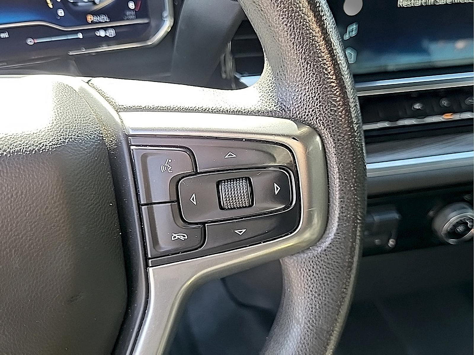 Used 2022 Chevrolet Silverado 1500 LT AWD/4WD image 17