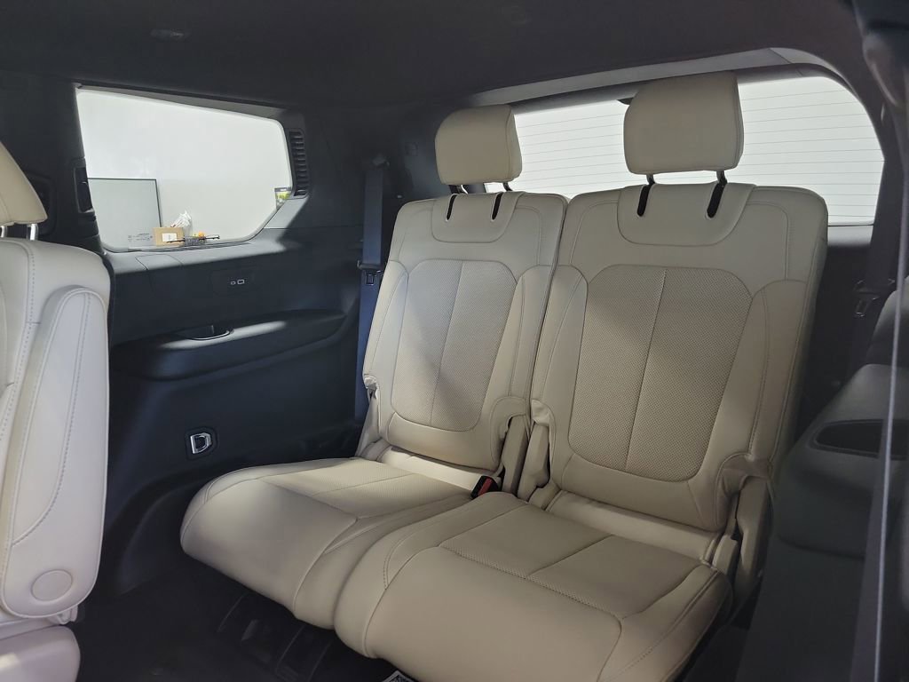 New 2025 Jeep Grand Cherokee L Limited w/ Luxury Tech Group II image 9