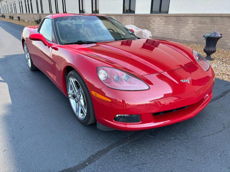 Used 2005 Chevrolet Corvette Coupe w/ Preferred Equipment Group RWD image 2
