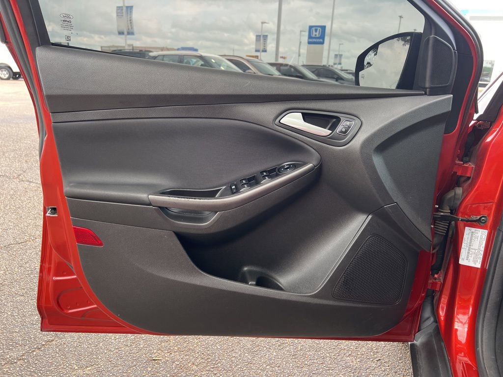 Used 2018 Ford Focus SEL w/ Cold Weather Package image 21