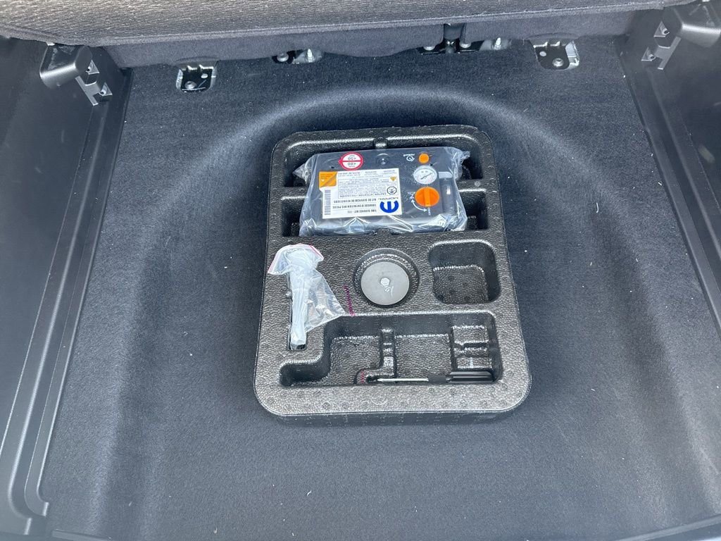 Used 2023 Jeep Compass Limited image 17