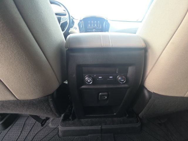 Used 2022 Chevrolet Traverse LS image 27