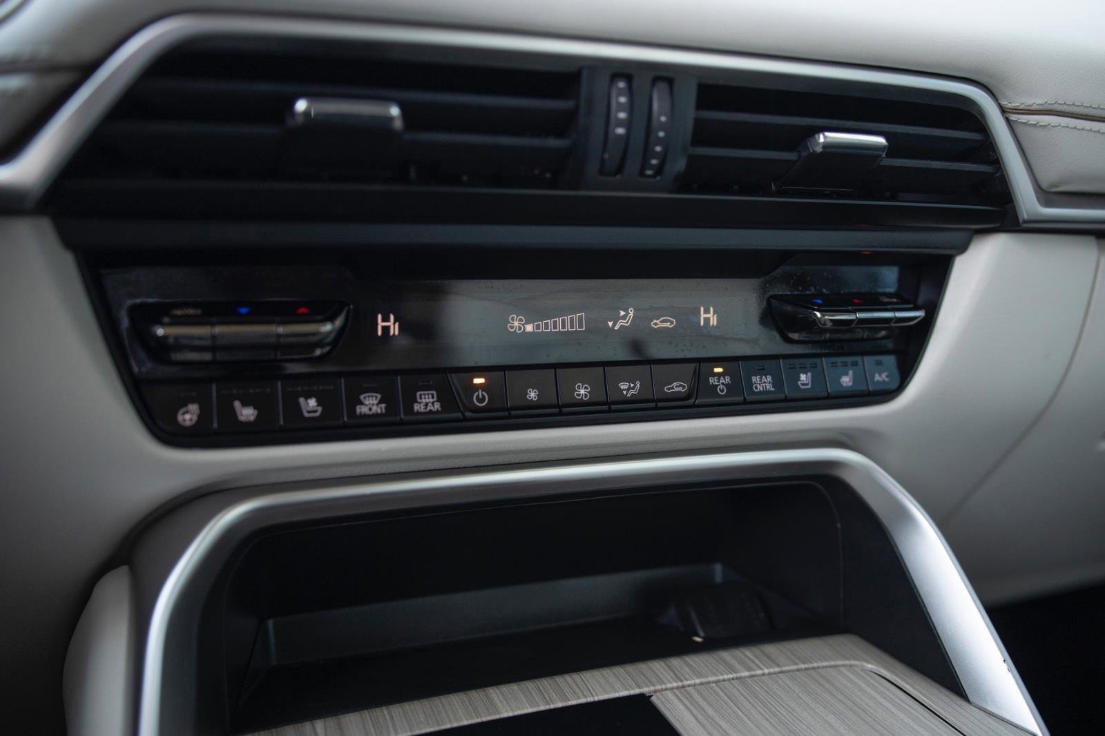 Used 2024 MAZDA CX-90 Plug-In Hybrid w/ Premium Plus image 9