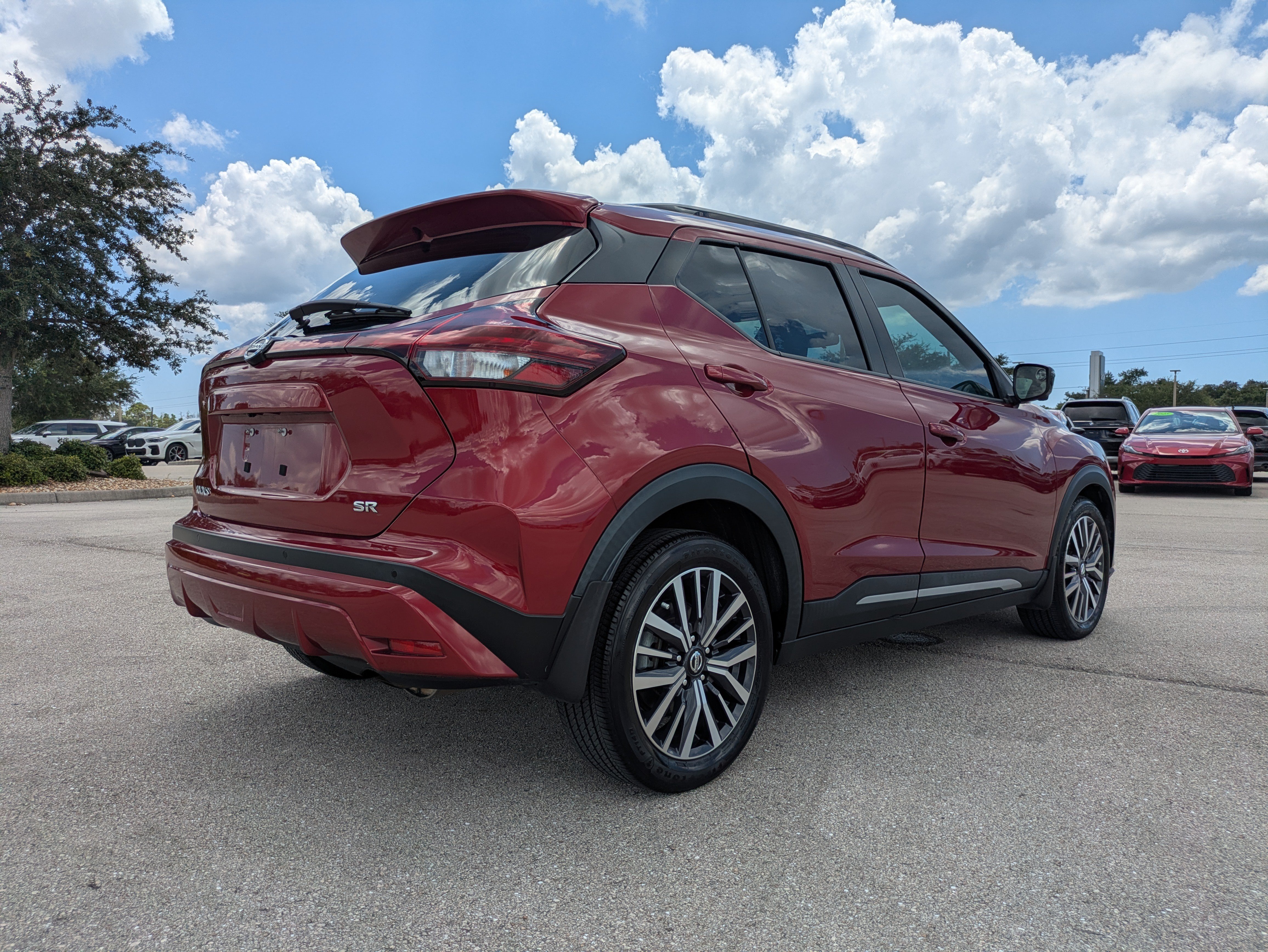Used 2021 Nissan Kicks SR FWD image 4