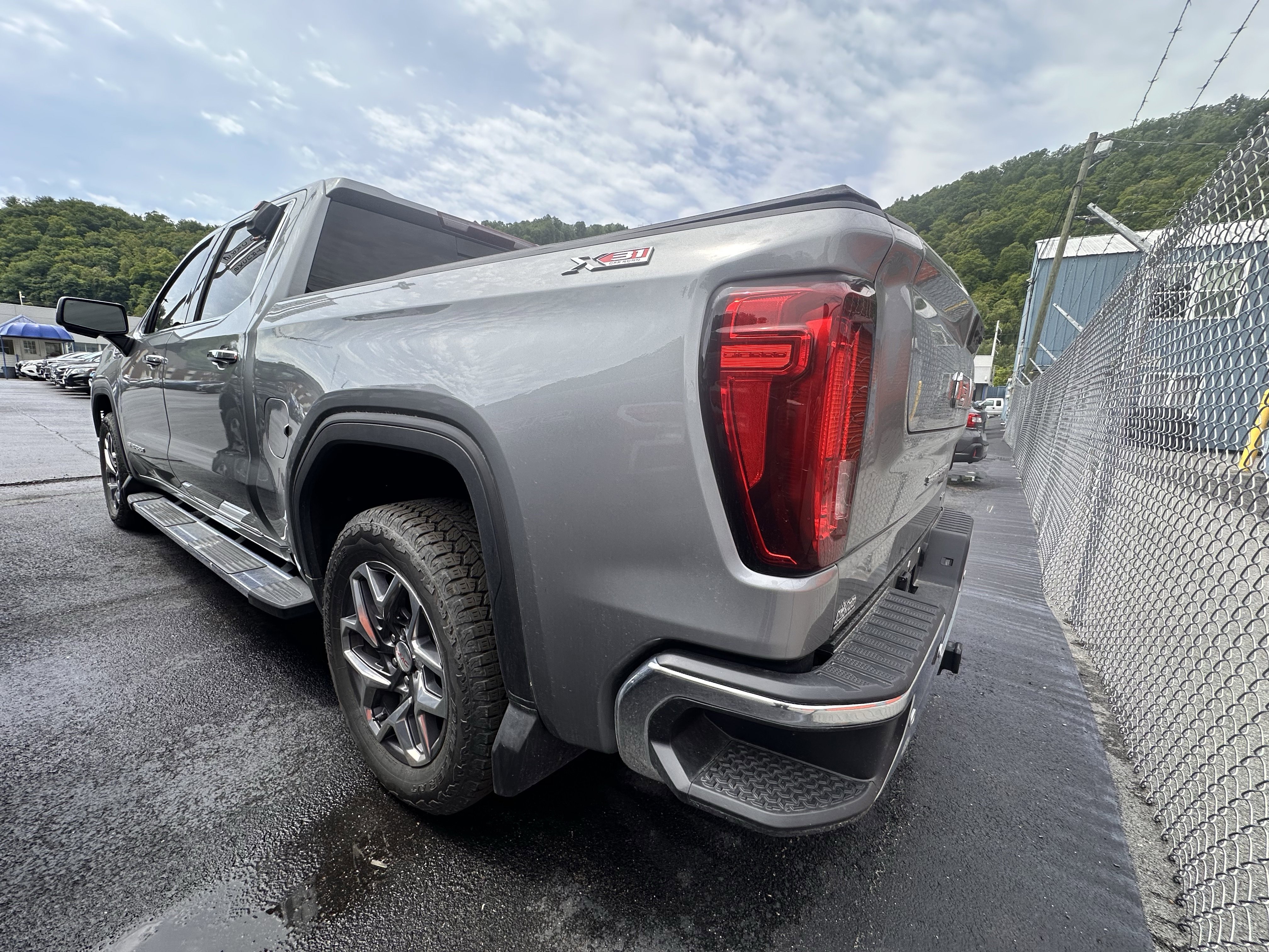 Used 2025 GMC Sierra 1500 SLT w/ SLT Premium Plus Package AWD/4WD image 4