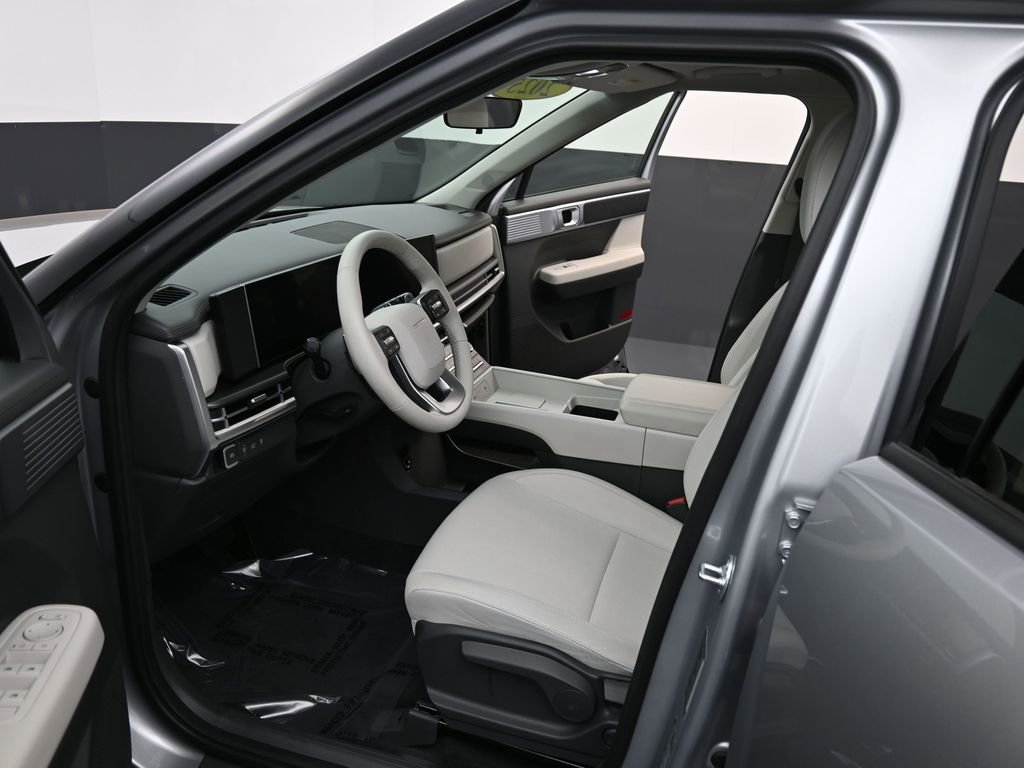 Certified 2025 Hyundai Santa Fe SE image 12