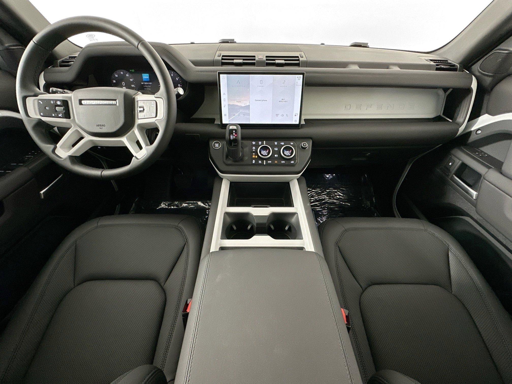 Used 2025 Land Rover Defender 110 S image 21