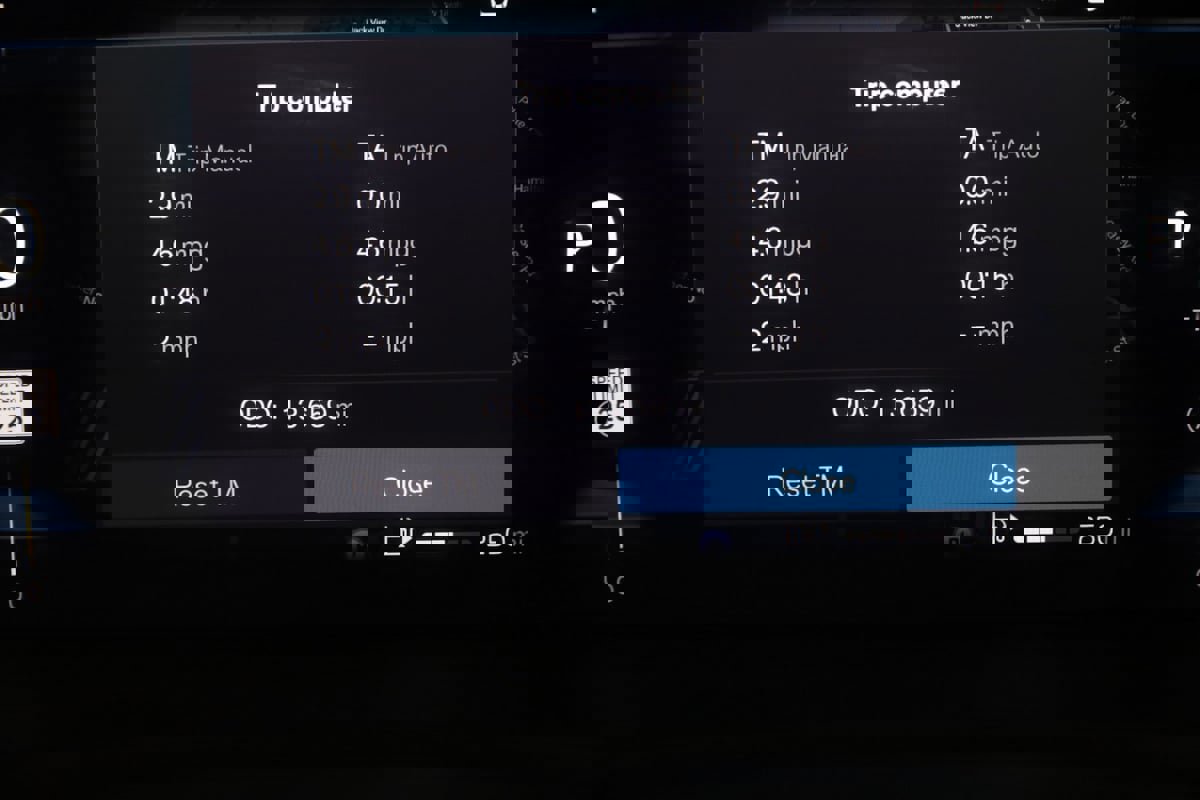 Used 2024 Volvo V60 B5 Cross Country Plus image 38