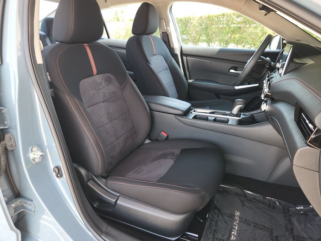 Used 2025 Nissan Sentra SR w/ Midnight Edition FWD image 16