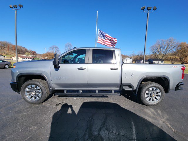 Used 2025 Chevrolet Silverado 2500 Custom w/ Custom Value Package image 2
