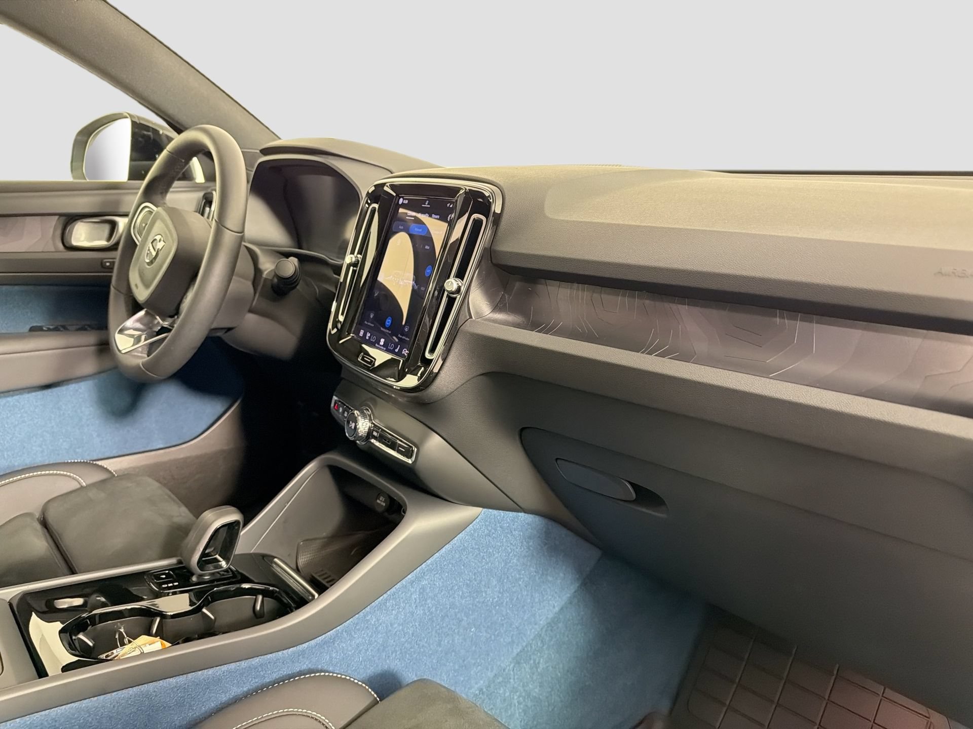 Certified 2023 Volvo C40 P8 Recharge Ultimate w/ Protection Package Premier AWD/4WD image 28