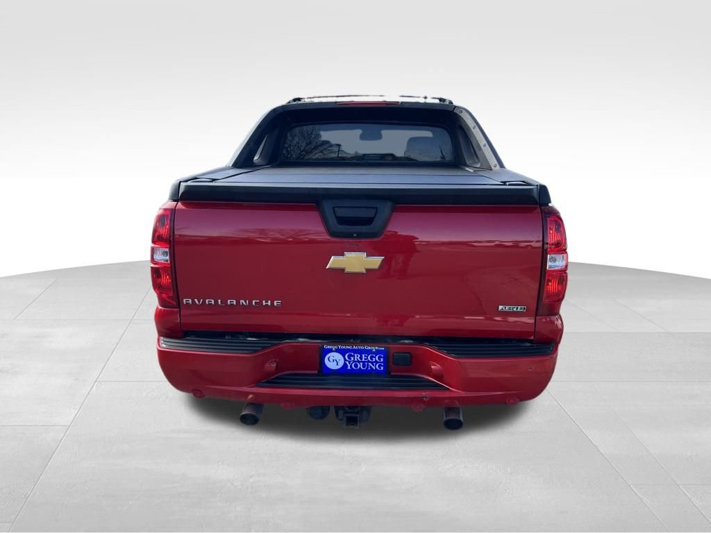 Used 2011 Chevrolet Avalanche LTZ image 5