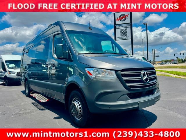 Used 2021 Mercedes-Benz Sprinter 4500 w/ Dashboard Charging Package image 8
