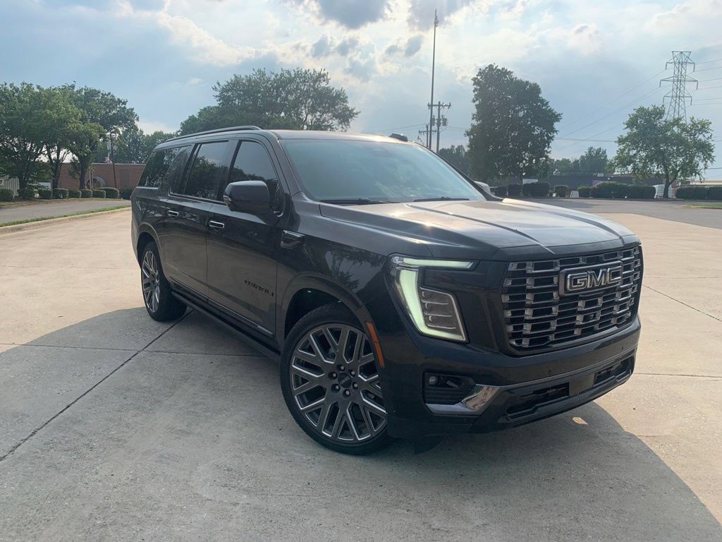 Used 2025 GMC Yukon XL Denali Ultimate AWD/4WD image 5